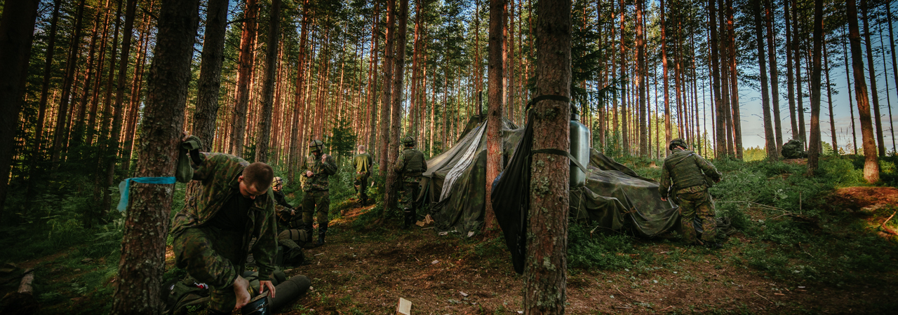 Karjalan prikaatissa Vekaranjärvellä järjestettiin heinäkuussa kaksipäiväinen ensiyö-harjoitus. Uudet alokkaat oppivat harjoituksen aikana paljon ja kokonaisuudessan harjoitus oli onnistunut.