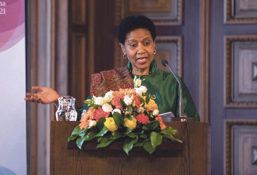 Naiset rakentamassa parempaa rauhaa