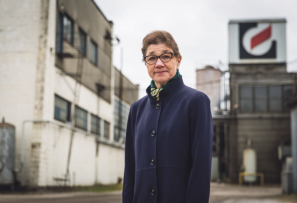 Bisnesnainen on maanpuolustushenkinen