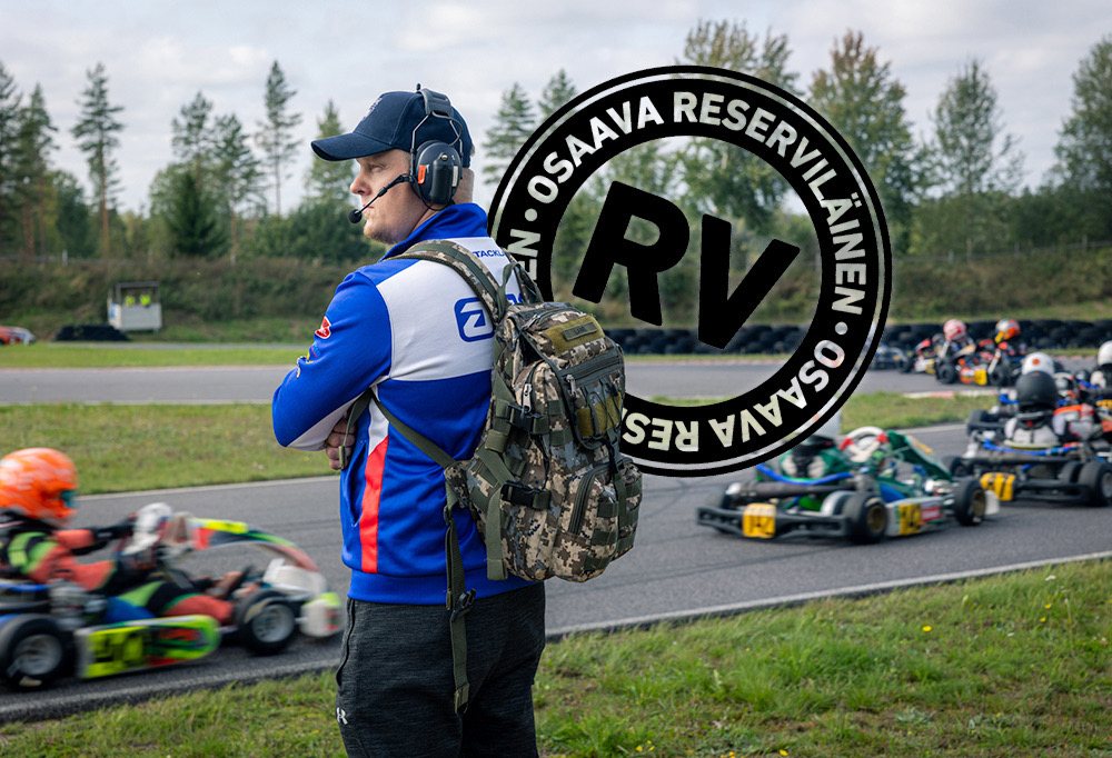 Alikersantti reservissä Mikko Laine karting-radalla.